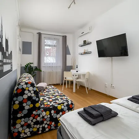 Parlament Apartmant アパート